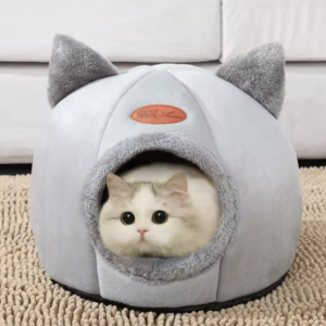 maison cocoon pour chat avec intérieur doux et jouet suspendu